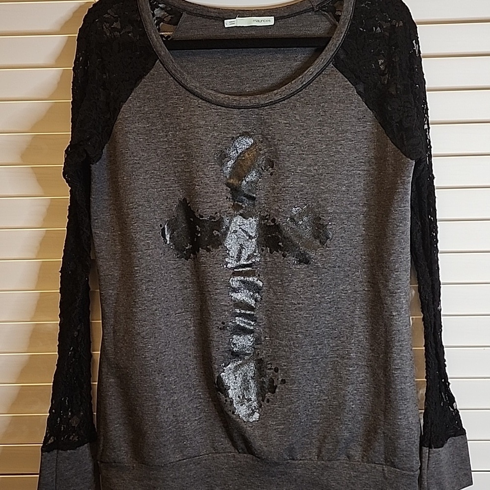 Maurice’s Cross Lace Sleeves T-Shirt sz lg